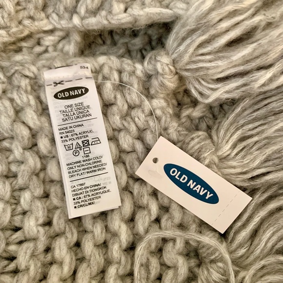 NWT Old Navy Gray Knit Scarf Wrap - Picture 2 of 3
